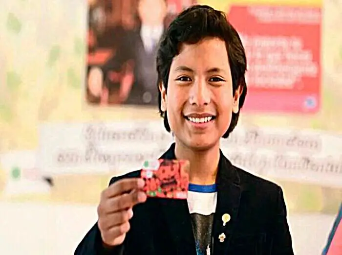 Niño Que Creo Un Banco En Peru